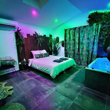 La Jungle Room 罗尼亚克 外观 照片